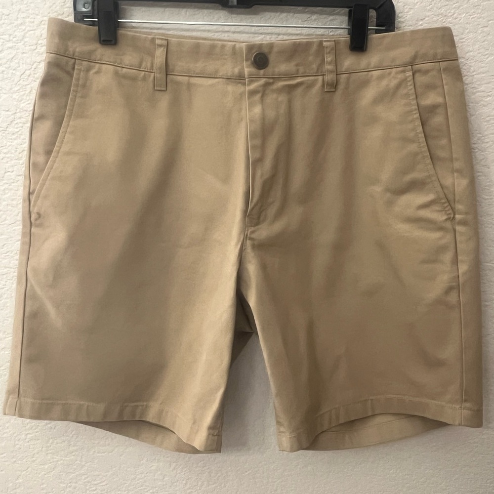 BONOBOS Men's Chino Shorts with Snap-Lock Button Size 34 / 7” in Khaki